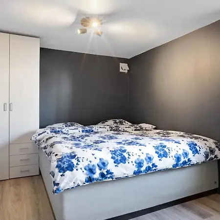 Kjellerleilighet Med Rolig Og Sentral Beliggenhet!